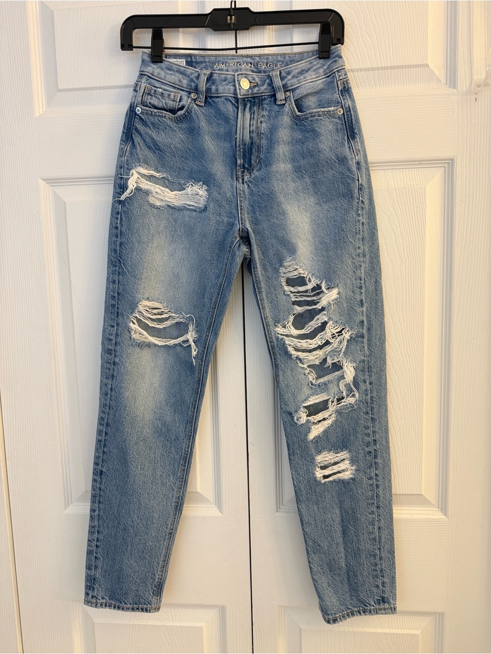 American Eagle Outfitters Light Wash Distressed MoM Jeans Size 00